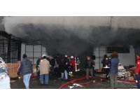 Alışveriş merkezinde çıkan yangın korkuttu