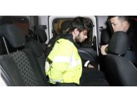 Sokak ortasında tartıştığı şahsı silahla vurdu, kaçmaya çalışırken yakalandı