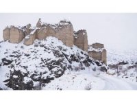 Hurman Kalesi beyaz örtüye büründü