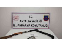 Manavgat’ta cezaevinden izinli çıkıp tabanca ve av tüfeği ile yakalandı