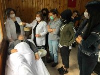 Güzelleşirken meslek öğreniyorlar
