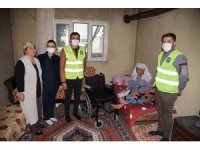 Engelli vatandaşlara tekerlekli sandalyeleri teslim ediliyor