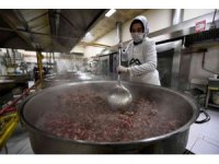 Mersin Büyükşehir Belediyesi, 22 ayda 2 milyon paket yemek dağıttı