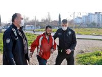 Üst geçit asansör kabininden demir çalarken yakalandı, polise ’çektirme abi’ dedi
