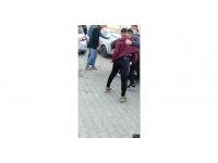 Arkadaşlarının kavgasını film izler gibi izlediler