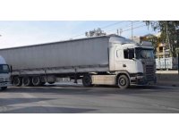 Tır yolcu otobüsüne çarptı, karayolu trafiğe kapandı