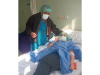 Baş ağrısı şikayetiyle hastaneye gitti burnundan taş çıktı