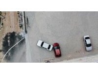 Kendini aldattığını düşündüğü karısını bıçakladı