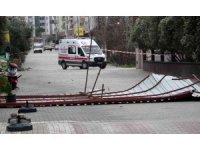 Osmaniye’de ağaçlar devrildi, çatılar uçtu