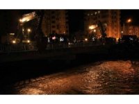 Mersin’de Alata Deresi’nde sel nöbeti