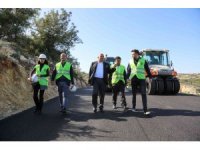 Erdemli Belediyesi, yaptığı yolarla üretimin önündeki engelleri kaldırıyor