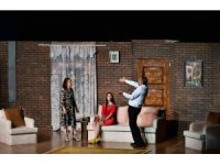 Kırşehir Şehir Tiyatrosu, ‘9 Canlı’ oyunu ile Mersinlilerle buluştu