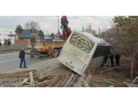 Servis minibüsünün altında kalan lise öğrencisi yaşamını yitirdi