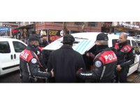 "Ailene büyü yapılmış" deyip para isteyen adamı polise yakalattı