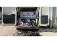 Çaldıkları kabloları yakarken yakalandılar