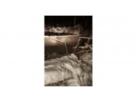 Burdur’da karın ağırlığına dayanamayan ahırın çatısı çöktü