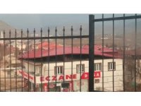 Şiddetli fırtına çatıyı kağıt gibi savurdu