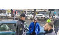 Babasının aracıyla gezmeye çıkan genç ortalığı birbirine kattı