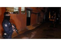 Polislere tabancayla ateş açıp kaçtı, saklandığı evinde yakalandı