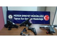 Tarsus’taki uygulamalarda 11 ruhsatsız tabanca ele geçirildi
