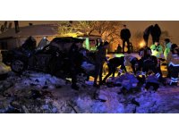 İstinat duvarına çarpan otomobil 4 gence mezar oldu