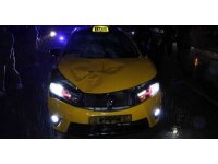 Yolun karşısına geçerken taksinin çarptığı kadın öldü