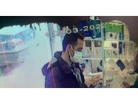 Bakmak için aldığı telefonu çaldı, satarken yakalandı