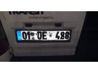 Plakasını siyah bantla değiştirdikleri araçla hırsızlık yapan 2 kişi yakalandı