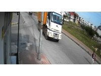 Sokak köpeklerinden kaçarken kamyonun altında kalan küçük Mahra’nın beyni cevap vermiyor