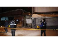 Sokakta bir kişi 4 yerinden tabanca ile vurulmuş halde bulundu