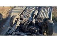 Seyir halindeki otomobil takla attı: 2 yaralı