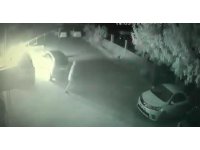 Adana’da park halindeki aracı ateşe veren şahıs kameralara takıldı