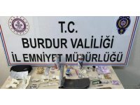 Şüpheli şahısların aracından uyuşturucu çıktı