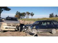 Manavgat’ta iki araba kafa kafaya çarpıştı: 1 yaralı