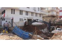 Mersin’de girişi çöken 4 katlı binadan 9 vatandaş kurtarıldı