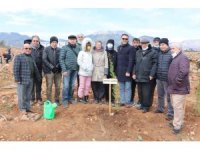 Mersin’de Covid-19 kurbanı sağlık çalışanları anısına fidan dikildi