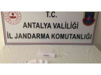 Barın deposundan sandalye çalarken suçüstü yakalandılar