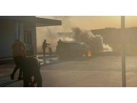 Alev alev yanan araca canları pahasına müdahale ettiler