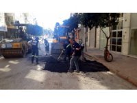 Akdeniz’de yol, asfalt ve kaldırım yenileme çalışmaları sürüyor
