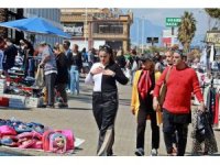 Nevruz Bayramı’nda Antalya’ya akın eden İranlılar, soluğu beş yıldızlı sokak pazarında alıyor