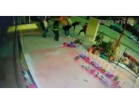 Antalya’da evli çift arasında, tokatlı, kaldırım taşlı, sandalyeli kavga