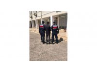 Silahla tehdit suçundan aranan şahsı, jandarma devriyede yakaladı