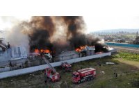 Geri dönüşüm fabrikasında çıkan yangın havadan görüntülendi
