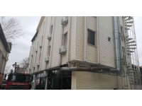 Eğirdir’de bir otelin tutuşan bacası korkuttu