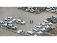 Kadını tekme ve yumrukla dövdü