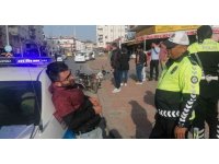 Hurdaya ayrılan motosiklet ile kaza izlerken yakalandı, polise "Bu defa görmezden gelin" dedi