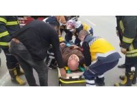 Direksiyon hakimiyetini kaybedip refüje çıktı: 3 yaralı