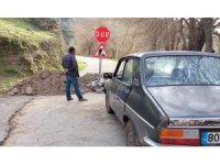 Heyelan nedeniyle kapanan yollarının açılmasını istiyorlar