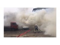 Hurda otomobiller alev alev yandı