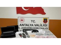 Cep telefonu satan işyerinde yasadışı bahis oynatan şüpheliler gözaltına alındı